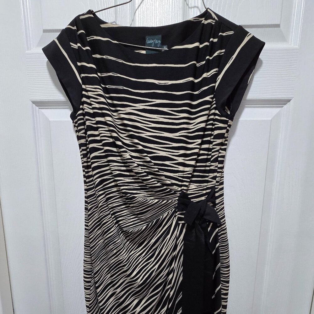 Gabby Skye Black Dress 4 Artsy Geometric Modern Elegance
